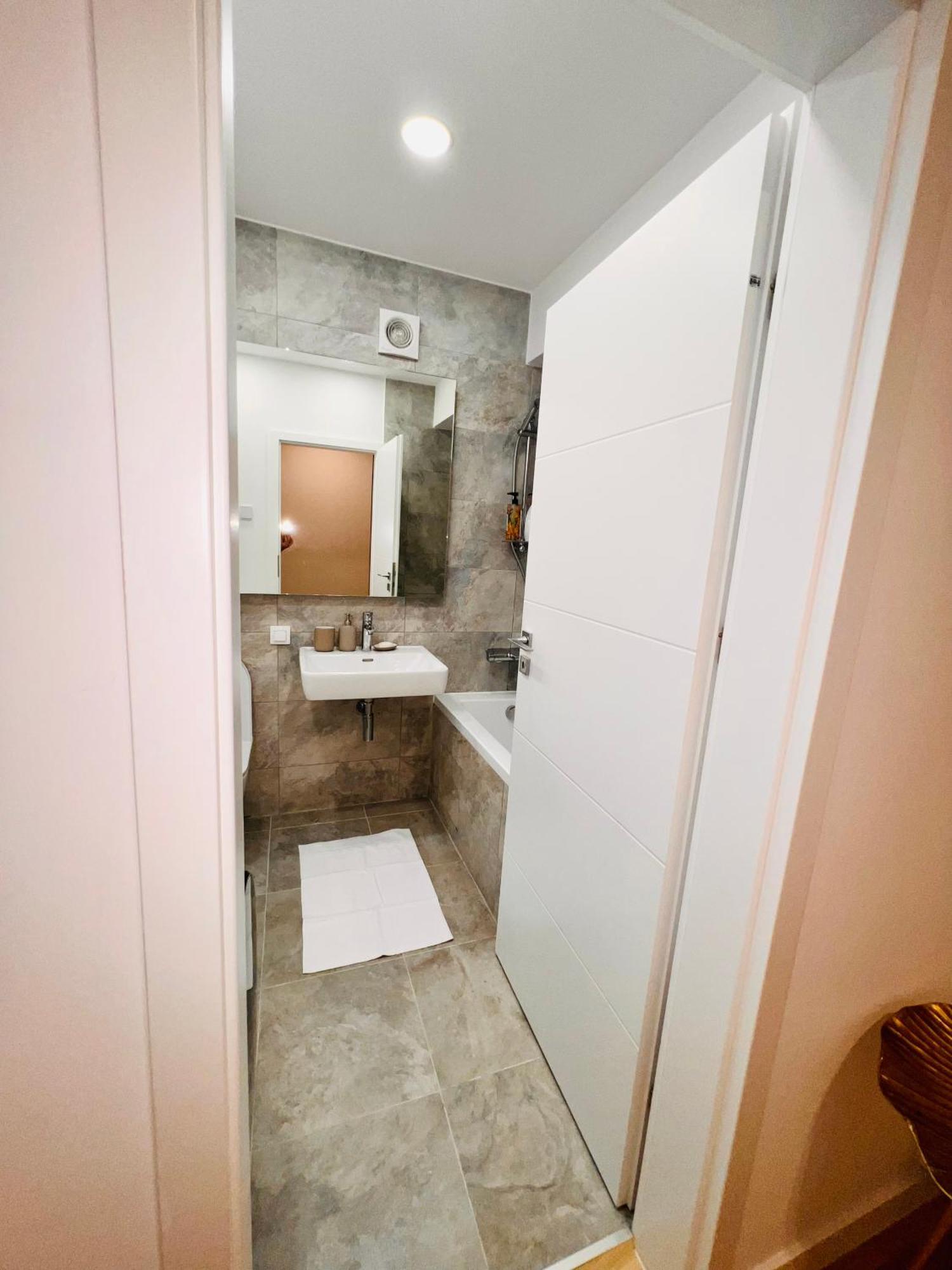 Cosy Stay Bukarest Eksteriør billede
